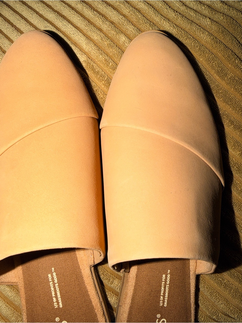 Toms tan Slip-On Mules